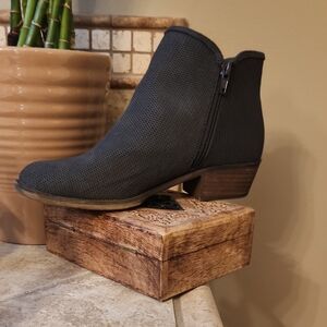 NIB Dark Gray Kensie Booties